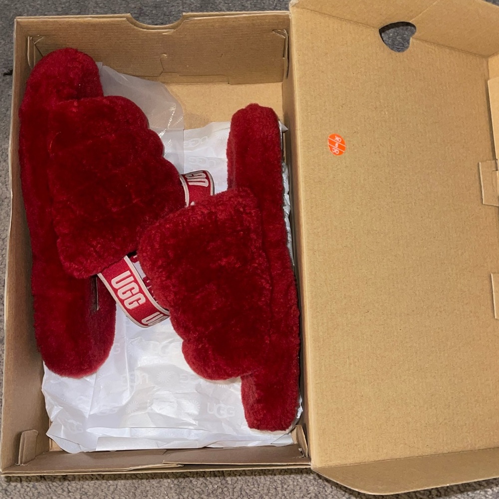 girl’s ugg furr slides